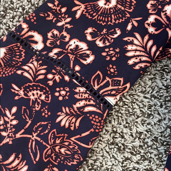 Gloria Vanderbilt Floral Tunic Top M Navy Coral Print, Eyelet Detail, 3/4 Sleeve - Picture 4 of 6